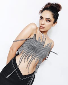 Sobhita Dhulipala Photos: శోభితా ధూళిపాళ ట్రెండీ లుక్
