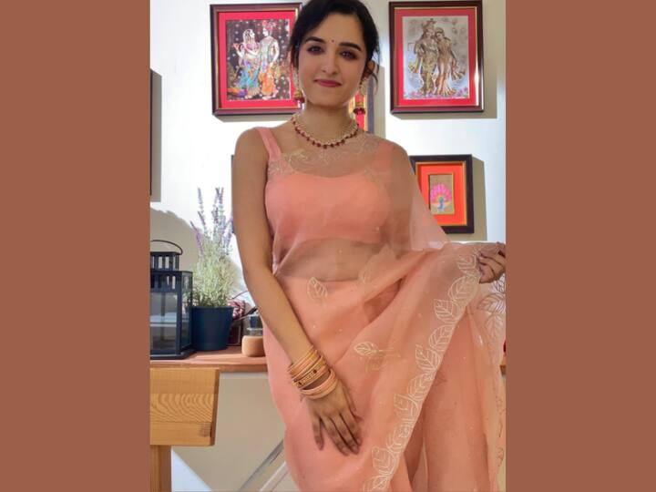 Shirley looked ethereal in a peach saree adorned with a gold jewellery set to perfectly compliment her beautiful ensemble leaving her fans mesmerised. (Image Source: Instagram/Shirley Setia)