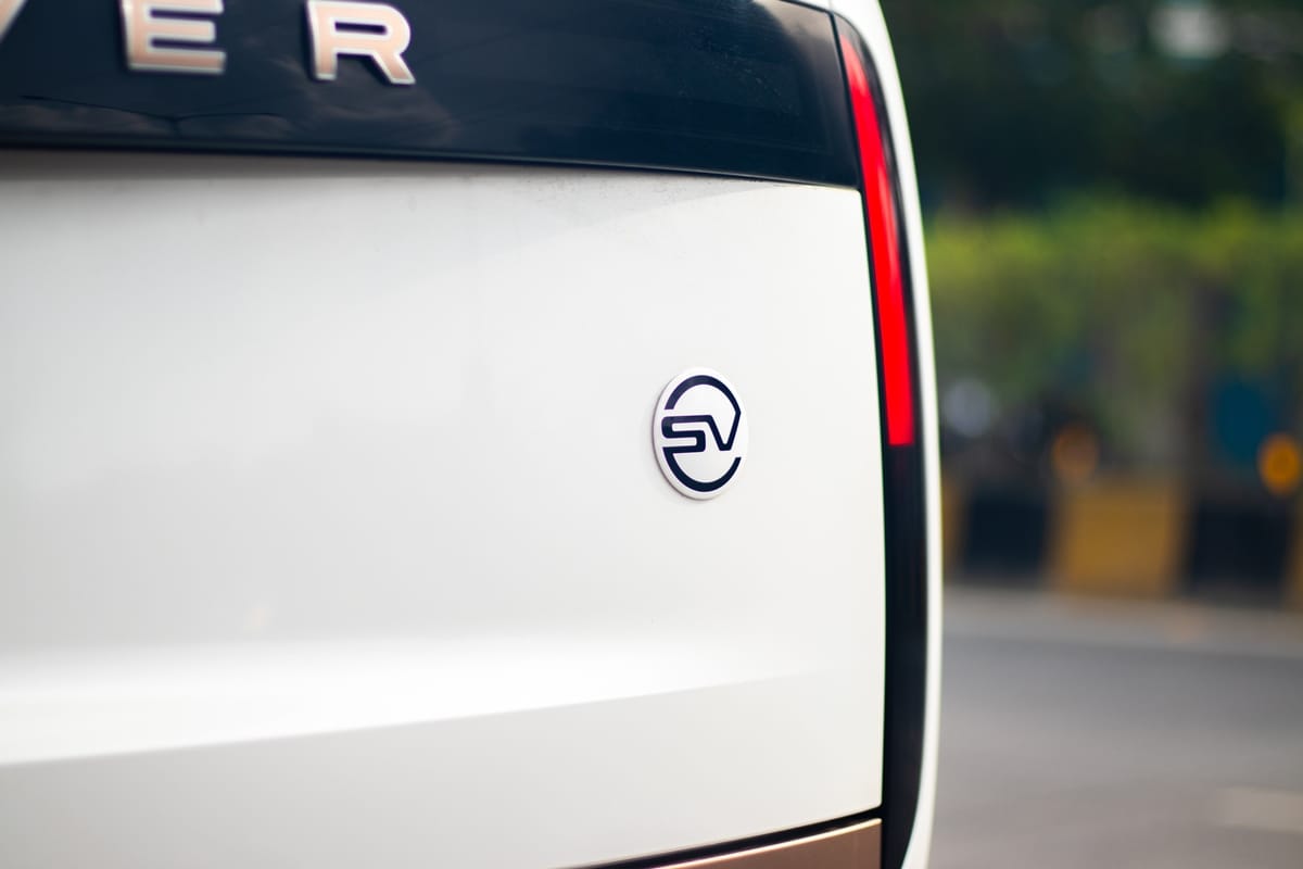 Range Rover SV 2023 Review: लग्जरी फीचर्स से लैस नई रेंज रोवर एसवी 2023 को खरीदना फायदे का सौदा या घाटे का, समझ लीजिये