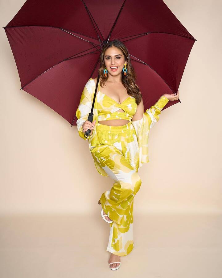 She dressed in a bralette that was white and yellow and paired it with a pair of wide-legged palazzos that were also the same colour.