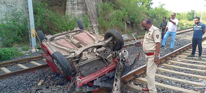 जाम महामार्ग पोलीस घटनास्थळी दाखल झाले आहेत.