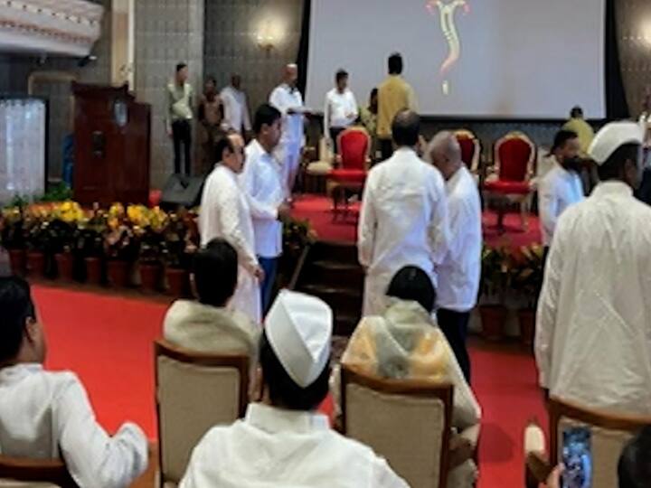 छगन भुजबळ आणि अजित पवार आज शपथ घेण्याची शक्यता आहे.