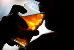 ਪੈੱਗ ਖਾਲੀ ਪੇਟ ਲਾਉਣਾ ਚਾਹੀਦਾ ਜਾਂ ਕੁਝ ਖਾਣ ਤੋਂ ਬਾਅਦ! ਜਾਣੋ ਪੂਰਾ ਵਿਗਿਆਨ