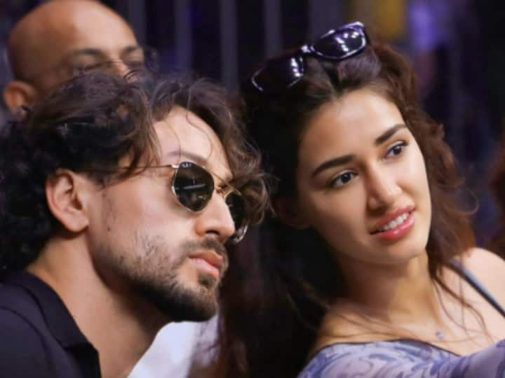 Tiger Shroff Disha Patani Spotted Together after breakup rumors attended event videos viral ब्रेकअप की अफवाहों के बाद पहली बार एक साथ स्पॉट हुए टाइगर श्रॉफ और दिशा पटानी, एक ही फ्लाइट में किया सफर, इवेंट में की शिरकत