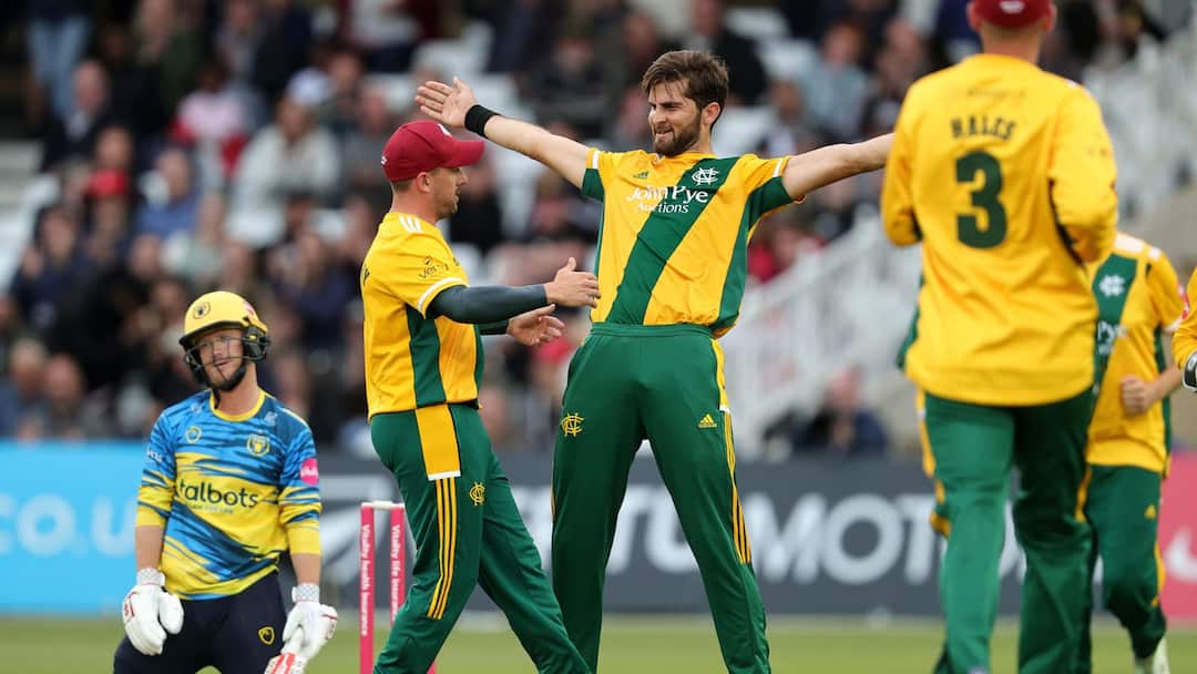 Shaheen Afridi wrecks havoc, picks four wickets for Nottinghamshire in the first over in T20 Blast Shaheen Afridi: শাহিনের সুইংয়ে কুপোকাত ব্যাটাররা, এক ওভার ৪ উইকেট নিয়ে ইতিহাস গড়লেন পাক বোলার