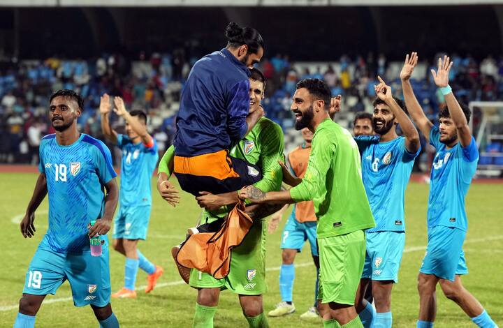 பெனால்டி ஷூட் அவுட்டில் இந்தியா 4-1 என்ற கோல் கணக்கில் லெபனானை வீழ்த்தியது. இதன் மூலம் இந்திய கால்பந்து அணி SAFF சாம்பியன்ஷிப் தொடரின் இறுதிப் போட்டிக்கு முன்னேறியுள்ளது.