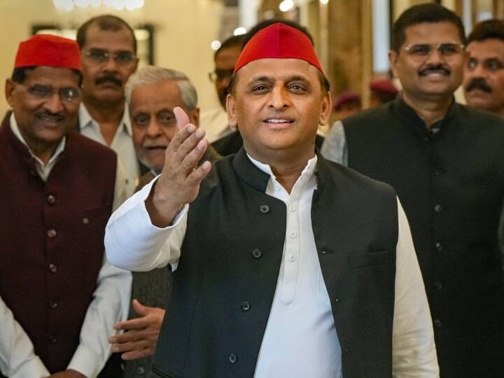 UP Politics: महाराष्ट्र में सियासी उलटफेर पर अखिलेश यादव का तंज, बोले- 'अजित पवार बने बीजेपी का...' Akhilesh Yadav taunt on political vicissitudes in Maharashtra said Ajit Pawar proved that he become pawn of BJP ann UP Politics: महाराष्ट्र में सियासी उलटफेर पर अखिलेश यादव का तंज, बोले- 'अजित पवार बने बीजेपी का...'