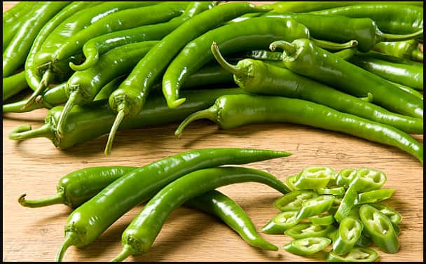 Knowing the benefits of green chili, you will forget its pungency Green Chilli: ਹਰੀ ਮਿਰਚ ਦੇ ਇੰਨੇ ਫਾਇਦੇ ਜਾਣ ਕੇ ਭੁੱਲ ਜਾਓਗੇ ਇਸ ਦੇ ਤਿੱਖੀਪਨ ਨੂੰ, ਜਾਣੋ