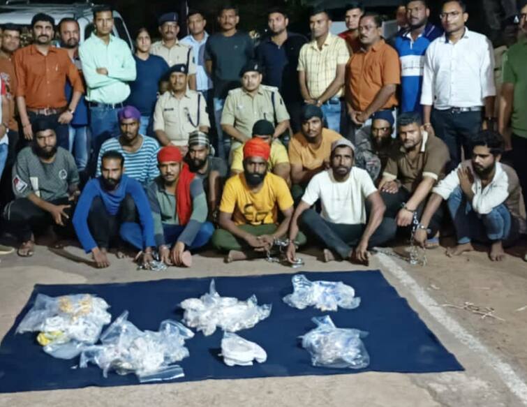 Balod Big success to police in theft of jewelery worth 85 lakhs 12 thieves arrested with jewelery Chhattisgarh Ann Chhattisgarh: 85 लाख के जेवरात की चोरी मामले में पुलिस को मिली बड़ी कामयाबी, ज्वेलरी के साथ 12 चोर गिरफ्तार