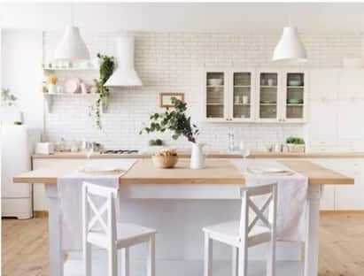 Kitchen Designs: ਅੱਜਕੱਲ੍ਹ ਮਾਡਰਨ ਕਿਚਨ ਦਾ ਜ਼ਮਾਨਾ ਆ ਗਿਆ ਹੈ। ਇਸ ਵਿੱਚ ਕਈ ਤਰ੍ਹਾਂ ਦੀਆਂ ਖ਼ੂਬੀਆਂ ਹੁੰਦੀਆਂ ਹਨ। ਜੇਕਰ ਤੁਸੀਂ ਘੱਟ ਪੈਸਿਆਂ ਚ ਆਪਣੇ ਦੇਸੀ ਕਿਚਨ ਦਾ ਲੁਕ ਬਦਲਣਾ ਚਾਹੁੰਦੇ ਹੋ ਤਾਂ ਕੁਝ ਟ੍ਰਿਕਸ ਅਪਣਾ ਸਕਦੇ ਹੋ।