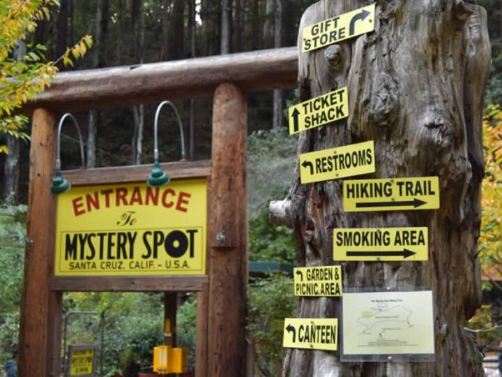 ऐसी ही एक जगह है कैलिफोर्निया के सांता क्रूज़ में मिस्ट्री स्पॉट, जिसे 1939 के आसपास सर्वेक्षणकर्ताओं के एक समूह ने खोजा था. ऐसा कहा जाता है कि जॉर्ज प्रैथर ने 1940 में इसे जनता के लिए खोल दिया था. उन्होंने दावा किया कि गुरुत्वाकर्षण क्षेत्र में एक अजीब अनियमितता है. इस क्षेत्र में पानी का ऊपर की ओर बहना, चुंबकीय कंपास का अजीब व्यवहार करना, लोगों और वस्तुओं के आकार और आकार में बदलाव जैसी घटनाएं देख सकते हैं.
