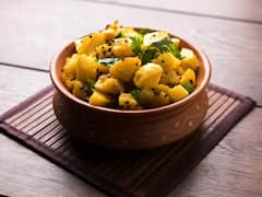 Sawan Special Recipe: व्रत के लिए बनाएं बिना लहसुन-प्याज वाली आलू की मज़ेदार सब्जी