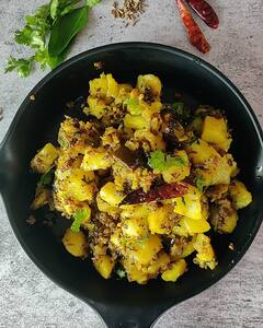 Sawan Special Recipe: व्रत के लिए बनाएं बिना लहसुन-प्याज वाली आलू की मज़ेदार सब्जी