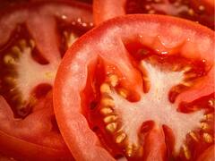 Kidney Stone: क्या सच में टमाटर खाने से किडनी में पथरी हो जाती है?