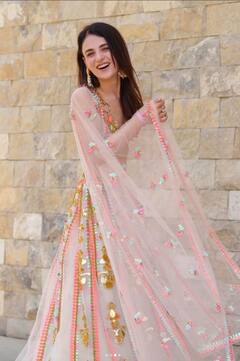 Radhika Madan Photos : राधिका मदानचा देसी लुक होतोय व्हायरल ; पाहा फोटो