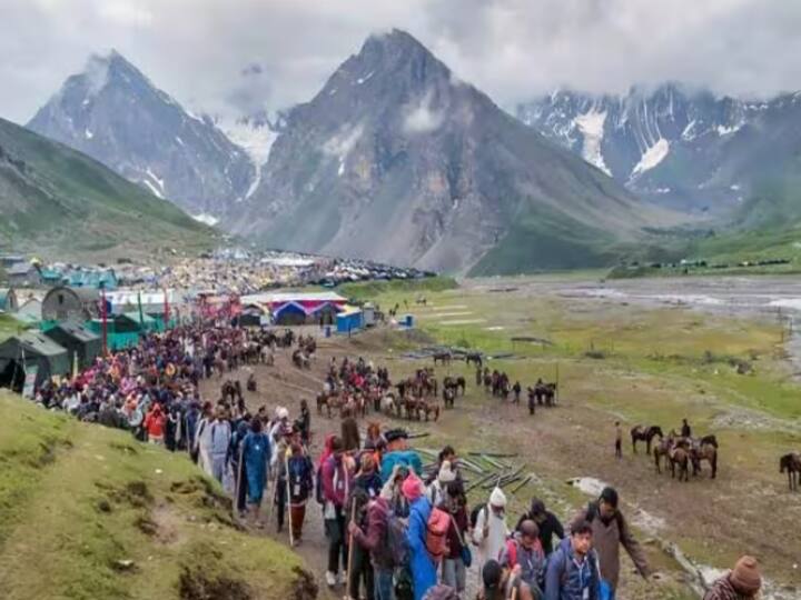 एक जुलैपासून अमरनाथ यात्रेला प्रारंभ झाला आहे. जर तुम्ही अमरनाथच्या यात्रेला जाणार असला तर या गोष्टी नक्की लक्षात ठेवा.त्यामुळे यात्रा करताना कोणत्याही अडचणींचा सामना तुम्हाला करावा लागणार नाही.