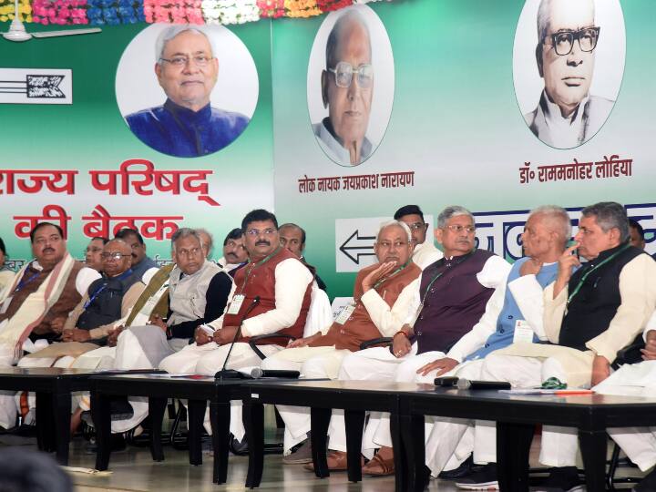Lok Sabha Election 2024 CM Nitish Kumar is holding meeting with party leaders after BJP statement JDU is broken ann Lok Sabha Election 2024: क्या BJP के चक्रव्यूह में फंस गए हैं CM नीतीश? जानिए JDU नेताओं से बैठक के मायने
