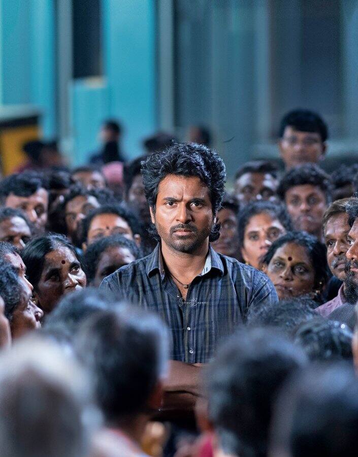 வித்தியாசமான கதையில் வித்தியாசமாக தோன்றும் சிவா நடித்துள்ள மாவீரன் ட்ரெயலர் சினிமா ரசிகர்களின் கவனத்தை ஈர்த்துள்ளது. இப்படம் வருகின்ற ஜூலை 14 ஆம் தேதி வெளியாகவுள்ளது.