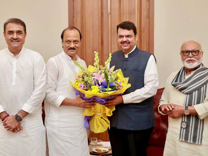अजित पवार की बगावत के बाद एनसीपी में शरद पवार के गुट के पास बचे विधायकों की संख्या पर सवालिया निशान लग गया है. वहीं कांग्रेस ने इस बीच महाराष्ट्र विधानसभा में विपक्ष के नेता पद की मांग की है. कांग्रेस ने ताजा घटनाक्रम पर मंगलवार (4 जुलाई) को बैठक भी बुलाई है.