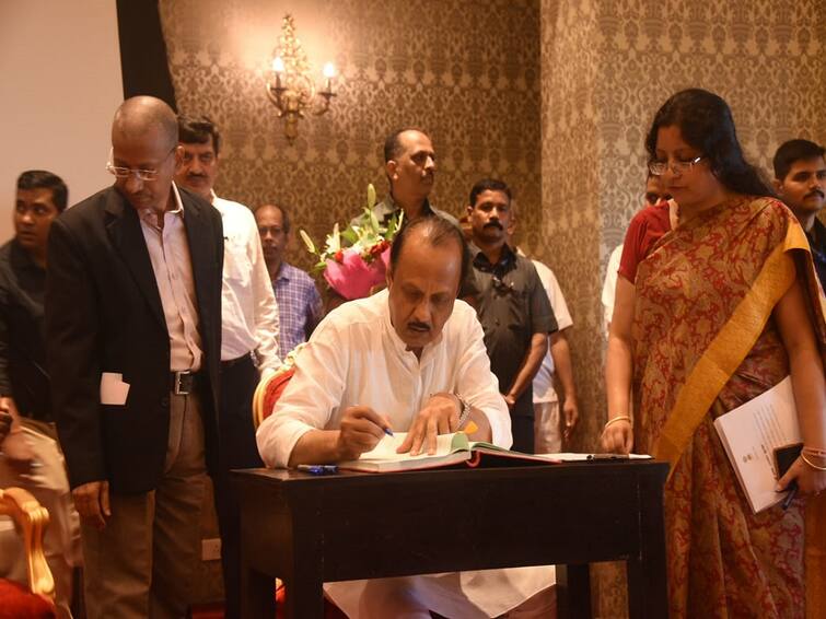 Maharashtra political crisis Governor ramesh Bais role in controversy Swearing-in without letter from NCP assembly group leader Maharashtra Politics Ajit Pawar: कोश्यारीनंतर बैस यांची भूमिका वादाच्या भोवऱ्यात? राष्ट्रवादीच्या गटनेत्याच्या पत्राशिवाय शपथविधी?