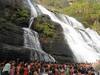 Kutralam Falls: குற்றால அருவிகளில் திடீர் வெள்ளப்பெருக்கு.. சுற்றுலா பயணிகள் குளிக்க தடை..