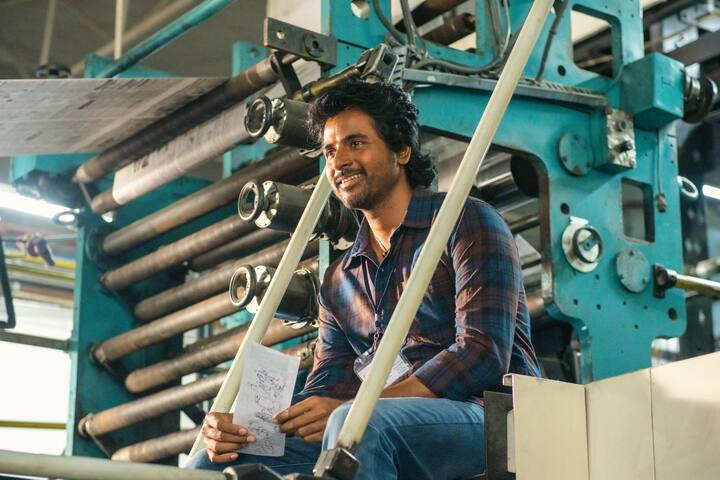 தேசிய விருது பெற்ற மண்டேலா படத்தின் இயக்குநர் மடோன் அஸ்வின் இயக்கத்தில் வெளியாக காத்திருக்கும் மாவீரன் படத்தில் சிவகார்த்திகேயன் நடித்துள்ளார். இப்படத்தில் அதிதி ஷங்கர், யோகி பாபு உள்ளிட்டோரும் நடித்துள்ளனர்.