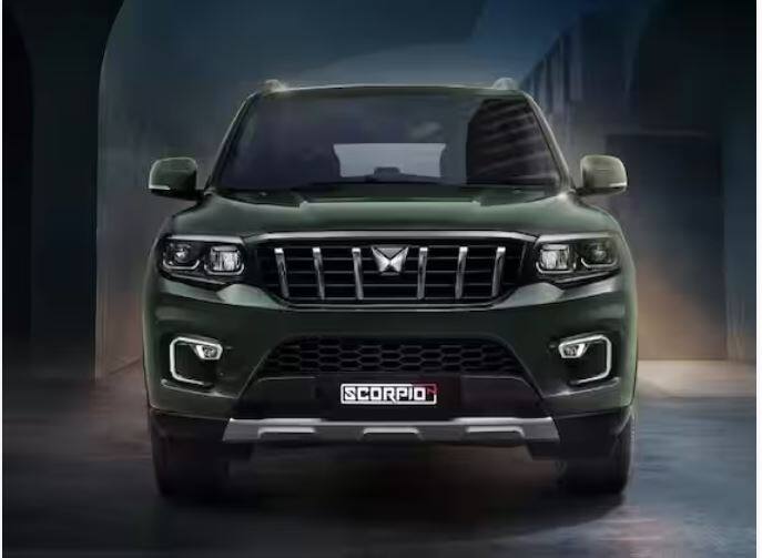 ਦੂਜੇ ਨੰਬਰ 'ਤੇ ਹਰ ਕਿਸੇ ਦੀ ਪਸੰਦੀਦਾ SUV Scorpio-N ਹੈ। ਇਸ ਦਾ ਭਾਰ 1900 ਕਿਲੋਗ੍ਰਾਮ ਹੈ। ਇਸ ਨੇ NCAP ਸੁਰੱਖਿਆ ਰੇਟਿੰਗ ਵਿੱਚ 5 ਸਟਾਰ ਸਕੋਰ ਪ੍ਰਾਪਤ ਕੀਤਾ ਹੈ। ਉਥੇ ਹੀ ਚਾਈਲਡ ਸੇਫਟੀ ਦੇ ਲਿਹਾਜ਼ ਨਾਲ ਇਹ SUV 3 ਸਟਾਰ ਸੇਫਟੀ ਰੇਟਿੰਗ ਦੇ ਨਾਲ ਉਪਲੱਬਧ ਹੈ। ਇਸ ਨੂੰ ਐਕਸ-ਸ਼ੋਰੂਮ 13.05 ਲੱਖ ਰੁਪਏ ਦੀ ਸ਼ੁਰੂਆਤੀ ਕੀਮਤ 'ਤੇ ਖਰੀਦਿਆ ਜਾ ਸਕਦਾ ਹੈ।