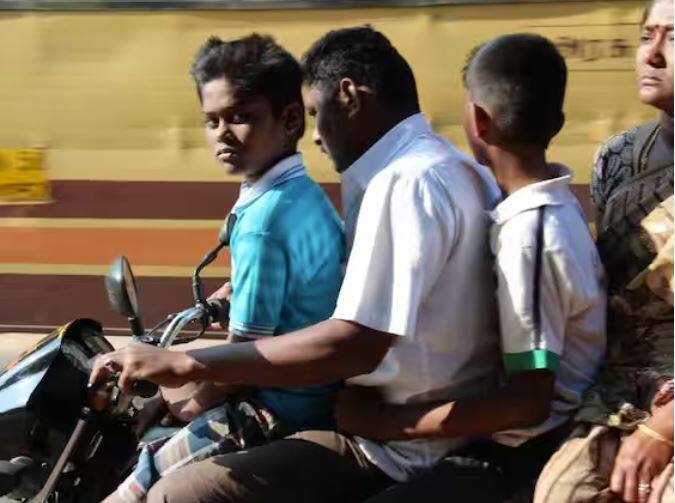 ਟ੍ਰੈਫਿਕ ਪੁਲਿਸ ਮੁਲਾਜ਼ਮ ਲਈ ਵੀ ਆਪਣੀ ਵਰਦੀ ਵਿੱਚ ਰਹਿਣਾ ਲਾਜ਼ਮੀ ਹੈ। ਉਸਦੀ ਵਰਦੀ ਵਿੱਚ ਉਸਦਾ ਬੈਜ ਨੰਬਰ ਅਤੇ ਉਸਦਾ ਨਾਮ ਹੋਣਾ ਚਾਹੀਦਾ ਹੈ। ਜੇਕਰ ਉਨ੍ਹਾਂ ਕੋਲ ਵਰਦੀ ਨਹੀਂ ਹੈ, ਤਾਂ ਤੁਸੀਂ ਪੁਲਿਸ ਵਾਲੇ ਨੂੰ ਆਪਣਾ ਪਛਾਣ ਪੱਤਰ ਦਿਖਾਉਣ ਲਈ ਵੀ ਕਹਿ ਸਕਦੇ ਹੋ।