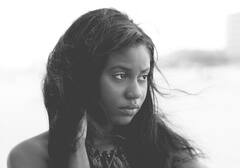 Lifestyle:চুলে সেরাম ব্যবহার করেন তো?