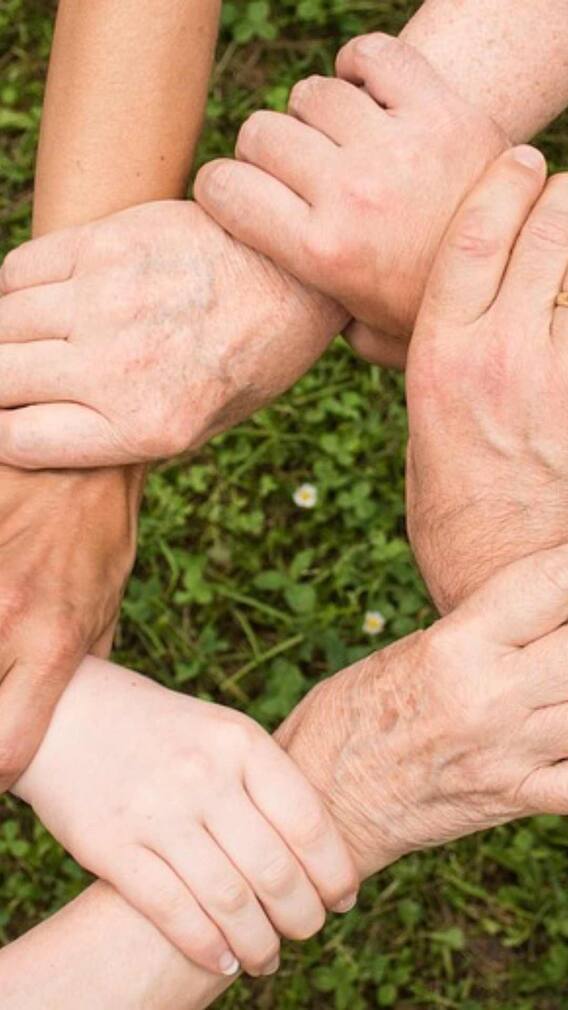 भारत में किस धर्म के लोग सबसे अमीर हैं?