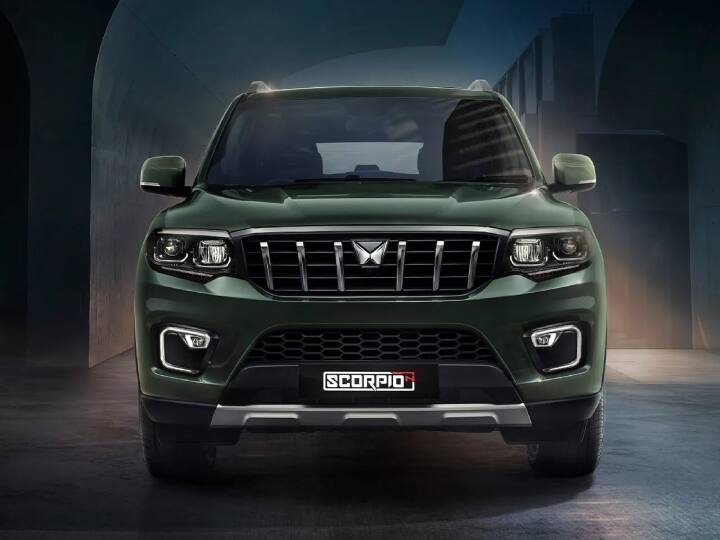 दूसरे नंबर पर सबकी पसंदीदा एसयूवी स्कॉर्पियों-एन है. इसका वजन 1900 किग्रा है. NCAP सेफ्टी रेटिंग में इसने 5 स्टार स्कोर प्राप्त किया है. वहीं चाइल्ड सेफ्टी में ये एसयूवी 3 स्टार सेफ्टी रेटिंग के साथ उपलब्ध है. इसे 13.05 लाख रुपये एक्स-शोरूम की शुरुआती कीमत पर खरीदा जा सकता है.
