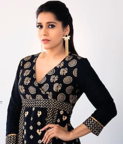 Rashmi Gautham: ఆ చెవి కమ్మలు చూపించేందుకే రష్మి ఫోటో షూట్