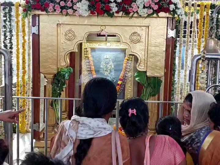 शिर्डीमध्ये गुरुपौर्णिमा उत्सवाचा मोठा उत्साह पाहायला मिळत आहे.