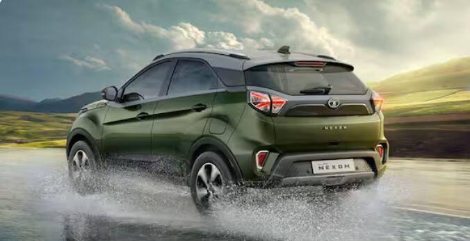 ਚੌਥੇ ਨੰਬਰ 'ਤੇ Tata Nexon SUV ਹੈ। ਇਸ ਦਾ ਭਾਰ 1250 ਕਿਲੋਗ੍ਰਾਮ ਹੈ। ਇਹ SUV ਸੁਰੱਖਿਆ ਨੂੰ ਲੈ ਕੇ ਸਮਝੌਤਾ ਨਹੀਂ ਕਰਦੀ ਹੈ। ਇਹ 5 ਸਟਾਰ ਸੁਰੱਖਿਆ ਰੇਟਿੰਗ ਦੇ ਨਾਲ ਵੀ ਉਪਲਬਧ ਹੈ। ਇਸ ਦਾ ਸਕੋਰ ਬਾਲ ਸੁਰੱਖਿਆ ਵਿੱਚ 3 ਸਟਾਰ ਹੈ। ਇਸ ਨੂੰ 7.80 ਲੱਖ ਰੁਪਏ ਦੀ ਸ਼ੁਰੂਆਤੀ ਕੀਮਤ 'ਤੇ ਖਰੀਦਿਆ ਜਾ ਸਕਦਾ ਹੈ।