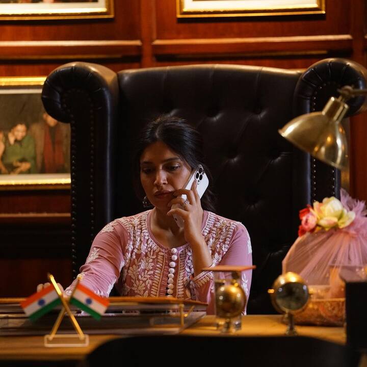 अफवाह - नामी फिल्ममेकर सुधीर मिश्रा की फिल्म अफवाह कई सामाजिक मुद्दों और खामियों को उठाती है. साथ ही भीड़ की मानसिकता और खबरों को तोड़ मरोड़कर पेश करने को लेकर भी तीखा कटाक्ष करती है. नवाजुद्दीन सिद्दीकी, भूमि पेडनेकर और सुमित व्यास की दमदार एक्टिंग से सजी इस फिल्म को आप नेटफ्लिक्स पर एंजॉय कर सकते हैं.