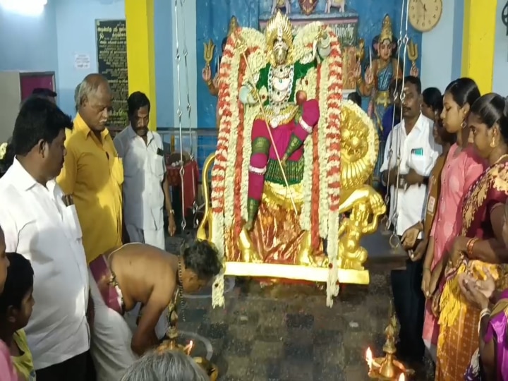 kanchipuram: பௌர்ணமியை முன்னிட்டு தும்பவனம் அம்மன் கோயிலில் ஆனி மாத ஊஞ்சல் சேவை