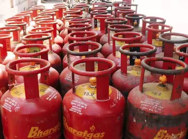 Central Government has Raised the basic Customs duty on domestic LPG to 15 percent from 5 percent LPG Cylinder ਦੇ ਆਯਾਤ 'ਤੇ ਸਰਕਾਰ ਨੇ ਵਧਾਈ ਕਸਟਮ ਡਿਊਟੀ , ਖੇਤੀਬਾੜੀ ਸੈੱਸ ਵੀ ਲਾਗੂ, ਜਾਣੋ ਕੀ ਹੋਵੇਗਾ ਅਸਰ