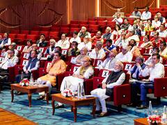 पीएम मोदी ने की मंत्रिपरिषद की बैठक, कहा- नीतिगत मुद्दों पर हुई बात