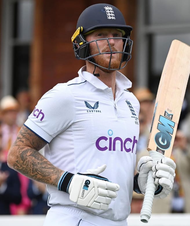 இதில் முதல் இன்னிங்சில் ஆஸ்திரேலிய அணி 416 ரன்களும், இங்கிலாந்து அணி 325 ரன்களும் எடுத்திருந்தது.