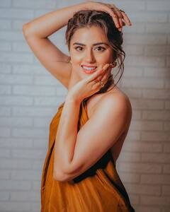 Ridhi Dogra Charms With Her Magical Look In A Stylish Co-Ord Set | SEE PICS