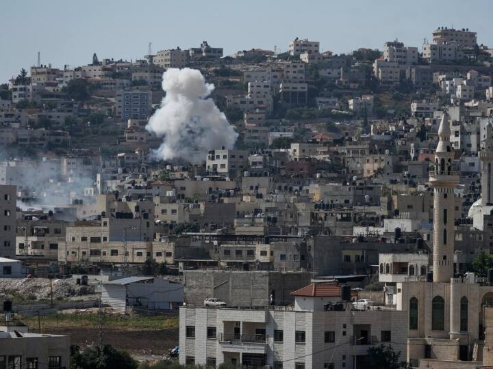 israel conducts air strike in west bank many palestinians killed Jenin Attack: इजराइल ने वेस्ट बैंक के जेनिन में की एयरस्ट्राक, 8 फिलिस्तीनियों की मौत