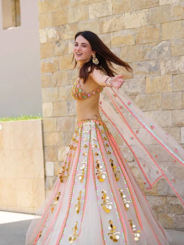 राधिका मदानने नुकतेच एक फोटोशूट केले आहे.