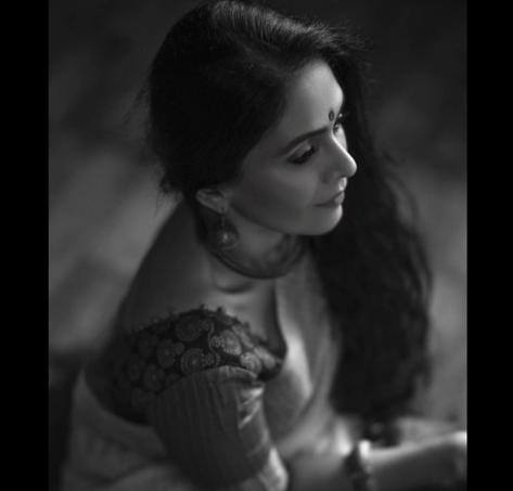 ऐश्वर्या ही सोशल मीडियावर अॅक्टिव असते. तिला इन्स्टाग्रामवर 132k फॉलोवर्स आहेत.