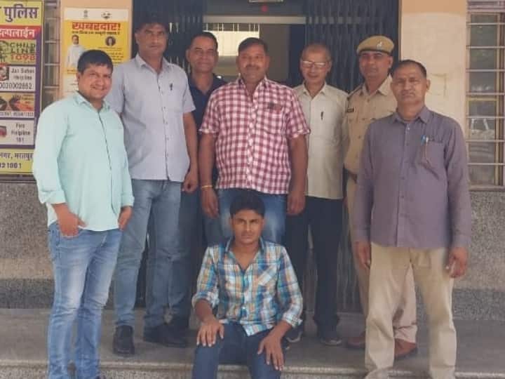 Bharatpur Crime News Gang member arrested for looting Rs 16 lakh by cutting ATM in Bharatpur Rajasthan ANN Bharatpur ATM Loot: एटीएम काटकर 16 लाख लूटने वाले गैंग का सदस्य गिरफ्तार, एटीएम को कर दिया था आग के हवाले
