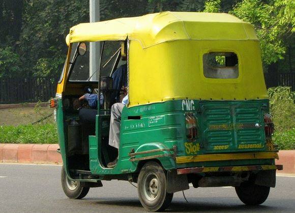 Ahmedabad: One sided lover rickshaw driver told the minor  mother I love your daughter Ahmedabad: શાહીબાગમાં એક તરફી પ્રેમમાં પાગલ રિક્ષા ચાલકે સગીરાની માતાને કહ્યું, હું તમારી દીકરીને પ્રેમ કરું છું તમારાથી થાય તે કરી લેજો ને પછી.....