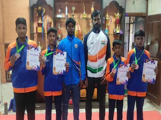 Karate Tournament in Malaysia, 4 people from Kancheepuram won medals Karate Tournament in Malaysia: கராத்தே போட்டி.. மலேசியா வரை பறந்து சென்று..!  பதக்கம் வென்று வந்த காஞ்சி சிறுவர்கள்..!