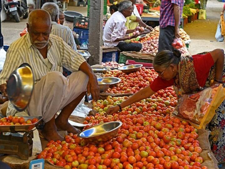 Tomato Prices Shoot Up To Rs 155 Per Kg, Kolkata Sees Highest Surge Among Metro Cities Tomato Prices Shoot Up To Rs 155 Per Kg, Kolkata Sees Highest Surge Among Metro Cities