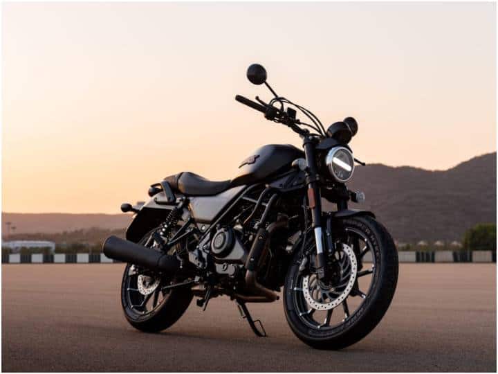 Harley-Davidson X440 Images: लंबे इंतजार के बाद हार्ले-डेविडसन X440 लॉन्च हो गई है. कंपनी ने इस बाइक की शुरुआती कीमत 2.29 लाख रुपये रखा है. चलिए एक नजर में देखते हैं तस्वीरों के साथ इसकी खासियत.