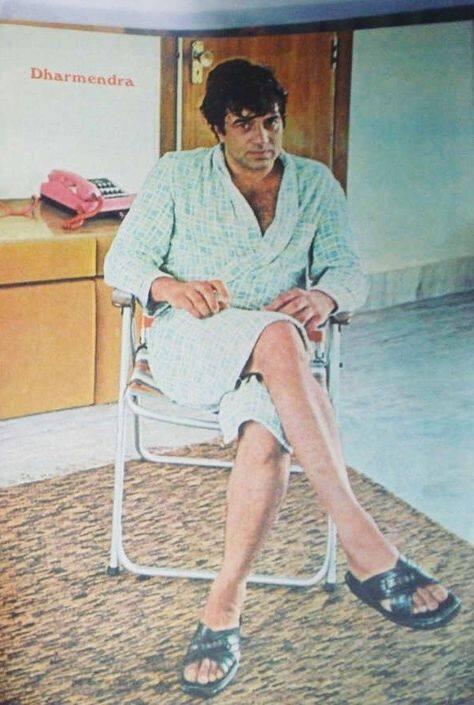 80 ਦੇ ਦਹਾਕੇ 'ਚ ਆਪਣੀ ਅਦਾਕਾਰੀ ਨਾਲ ਹਰ ਕਿਸੇ ਦਾ ਦਿਲ ਜਿੱਤਣ ਵਾਲੇ ਅਭਿਨੇਤਾ ਧਰਮਿੰਦਰ ਨੇ ਹਿੰਦੀ ਸਿਨੇਮਾ ਨੂੰ ਕਈ ਹਿੱਟ ਫਿਲਮਾਂ ਦਿੱਤੀਆਂ ਹਨ।