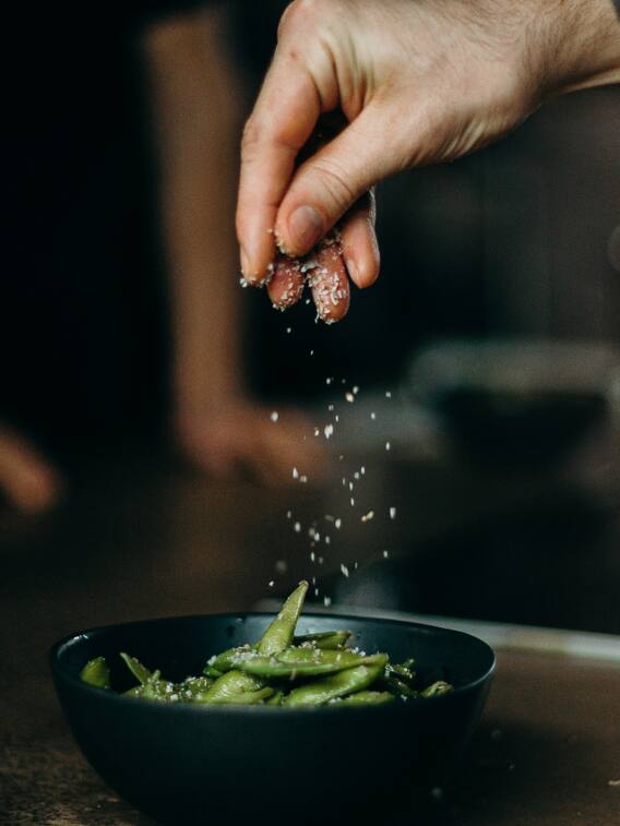 काला-सफेद छोड़िए ये है सबसे शुद्ध नमक